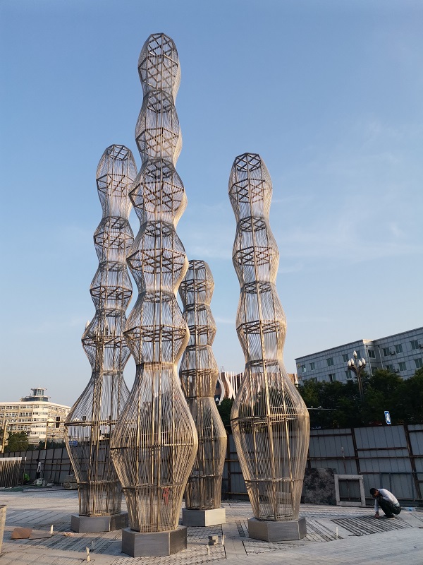 烟台亚东文创园大型不锈钢雕塑
